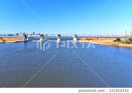 新行德橋 / 從江戶川洩洪道望向行德橋 / 行德活動堰 (千葉縣市川市) [2025.1] 122928192