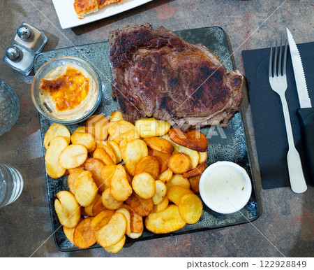 Entrecote with potato, julienne and cheese sauce 122928849