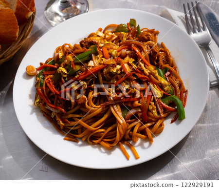 Fried noodles with vegetables Fried noodles with vegetables 122929191