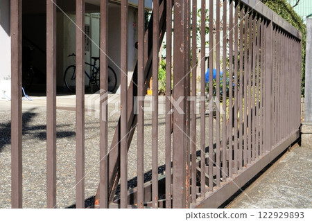 Old iron gate 122929893