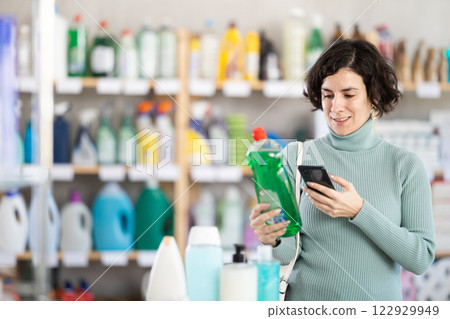 Adult woman scanning qr code for dishwashing 122929949