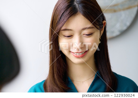 Young businesswomen having a meeting in the office. Photo courtesy of Sky Perfect Tokyo Media Center. 122930024