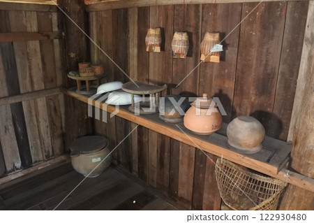 A Tailue house 122930480