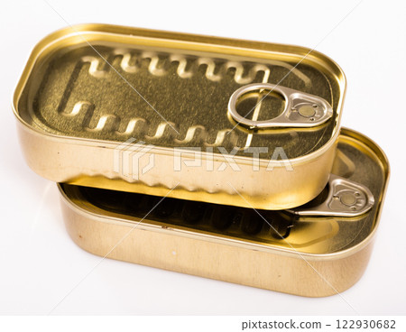 Unlabeled yellow tin can 122930682