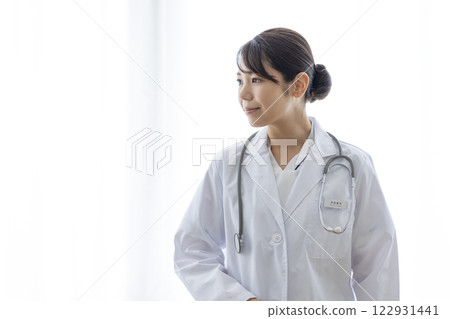 穿白大褂的女人的畫像 穿白大褂的女人的畫像 122931441