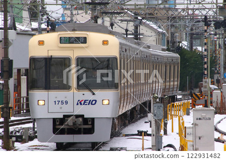 [IN] Keio Inokashira Line 1000 Series Train in Winter (Express: Shibuya⇔Kichijoji) 122931482