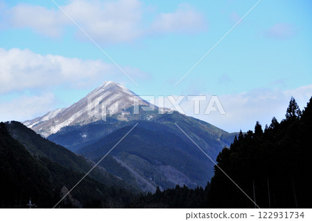 Snowy scenery of Mt. Takami [Higashiyoshino Village, Nara Prefecture] 122931734