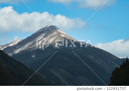 Snowy scenery of Mt. Takami [Higashiyoshino Village, Nara Prefecture] 122931737