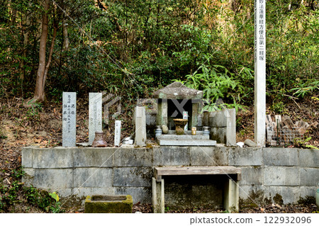 Katsuragi Twenty-Eight Stations (Second Sutra Mound) [Wakayama City, Wakayama Prefecture] 122932096