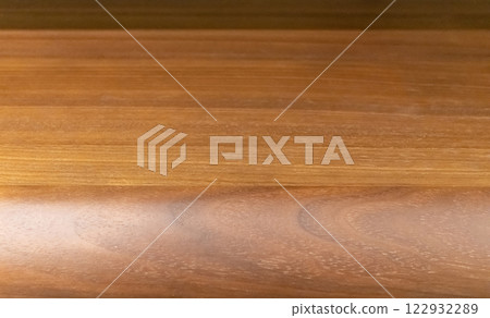 A natural table material that highlights the beauty of the wood grain 122932289