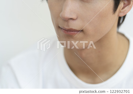 男性美容形象:20 多歲男性的臉頰和嘴巴 男性美容形象:20 多歲男性的臉頰和嘴巴 122932701