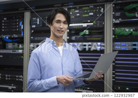IT工程師影像相機看肖像 IT工程師影像相機看肖像 122932987