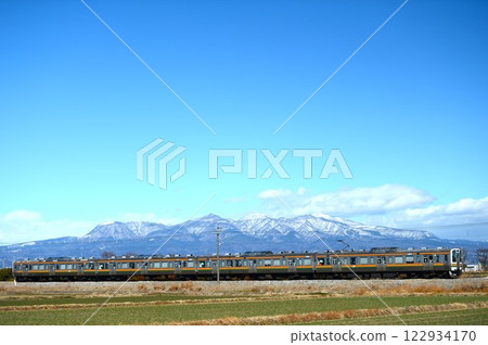 白雪皚皚的赤城山和兩條毛線 白雪皚皚的赤城山和兩條毛線 122934170