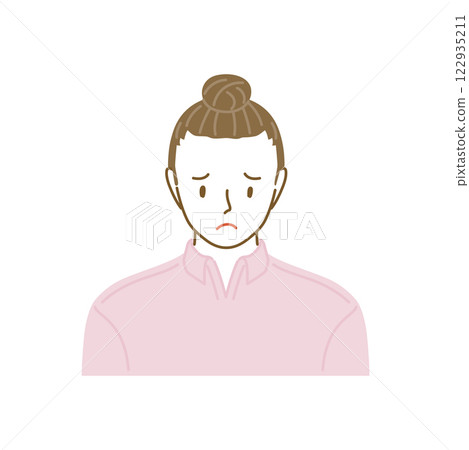 頭髮稀疏（頭髮緊繃）的年輕女性的正面照 122935211