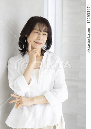 美麗的中年婦女 122935474