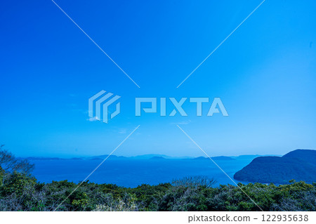 藍天和藍色的大海 122935638