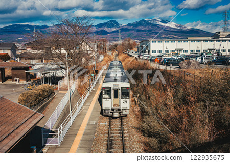 電車與淺間山[美里站] 122935675