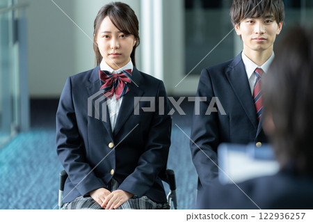 受訪的高中生 受訪的高中生 122936257