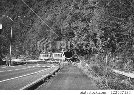 Autumn on the Kamaishi Line (Galaxy Dream Line Kamaishi Line) sightseeing train 122937123