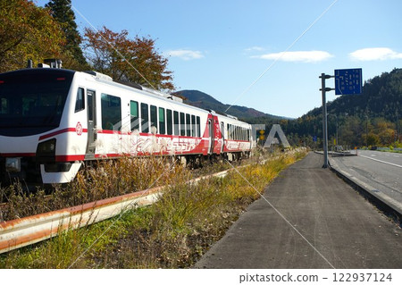 Autumn on the Kamaishi Line (Galaxy Dream Line Kamaishi Line) sightseeing train 122937124