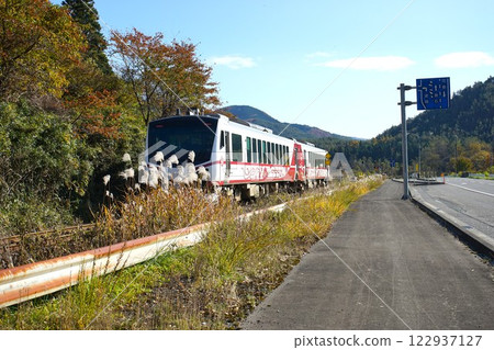 Autumn on the Kamaishi Line (Galaxy Dream Line Kamaishi Line) sightseeing train Autumn on the Kamaishi Line (Galaxy Dream Line Kamaishi Line) sightseeing train 122937127