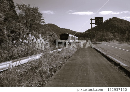 Autumn on the Kamaishi Line (Galaxy Dream Line Kamaishi Line) sightseeing train 122937130