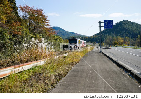 Autumn on the Kamaishi Line (Galaxy Dream Line Kamaishi Line) sightseeing train 122937131