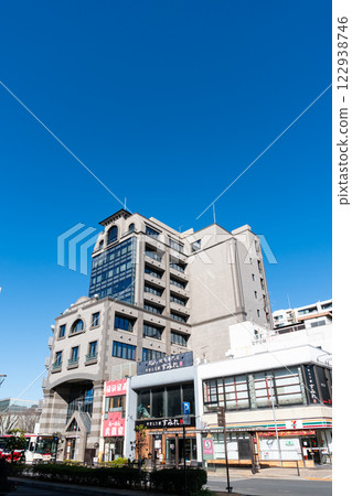 JR中央線,武藏野境站北口附近漫步,晴朗的冬日天空,東京都武藏野市 JR中央線,武藏野境站北口附近漫步,晴朗的冬日天空,東京都武藏野市 122938746