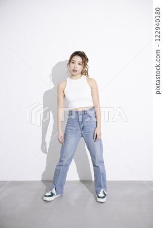 可愛的女人跳舞 122940180