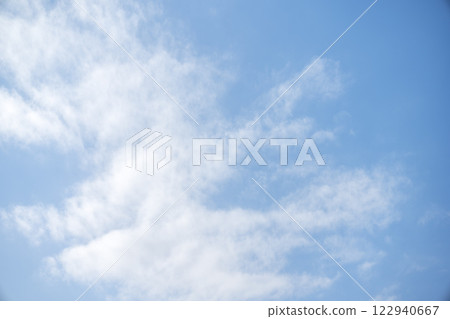 Spring sky, blue sky, spring, February image [Hiratsuka City, Kanagawa Prefecture] 122940667