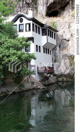 Lodge Under Rock 122940988