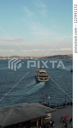 Bosphorus Istanbul 122941152