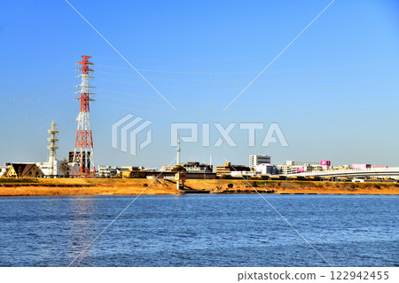 View of the area around Myoden Station across the Edogawa Floodway (Ichikawa City, Chiba Prefecture) [2025.1] 122942455