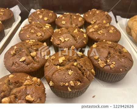 Photographing freshly baked longan cakes in a bakery Photographing freshly baked longan cakes in a bakery 122942626