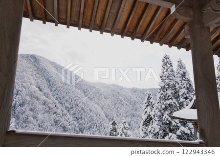 Beautiful snow scenery at Tajima Daibutsu Chorakuji Temple Beautiful snow scenery at Tajima Daibutsu Chorakuji Temple 122943346