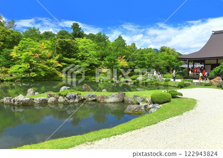 [京都府] 天龍寺的曹源池庭園鬱鬱蔥蔥 122943824