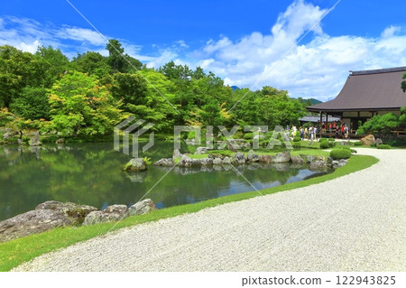 [Kyoto Prefecture] The lush Sogenchi pond garden at Tenryu-ji Temple 122943825