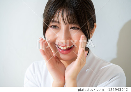 Smiling Japanese woman whispering 122943942