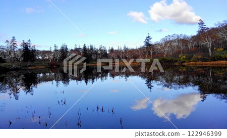 Shinsen Marsh, Hokkaido: Blue sky reflected on the water Shinsen Marsh, Hokkaido: Blue sky reflected on the water 122946399