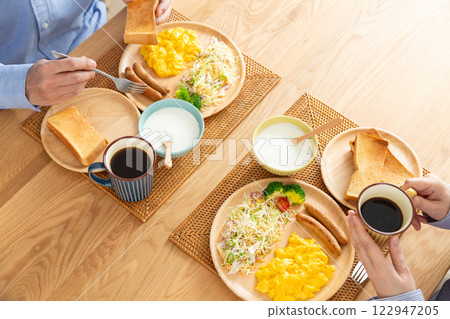A middle-aged couple eating a Western-style breakfast 122947205