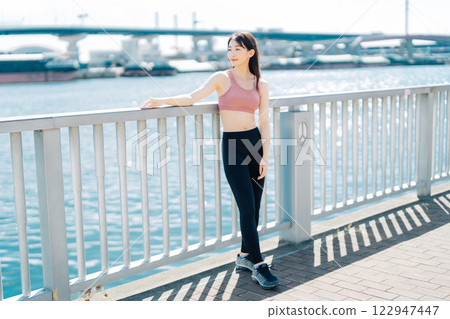Outdoor fitness image of young woman Outdoor fitness image of young woman 122947447