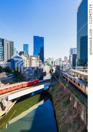 Tokyo: Kanda River seen from Hijiri Bridge 122947514