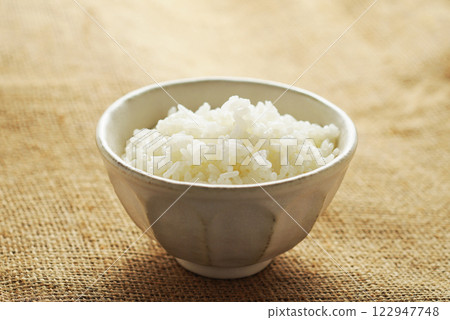 剛煮好的白飯 122947748