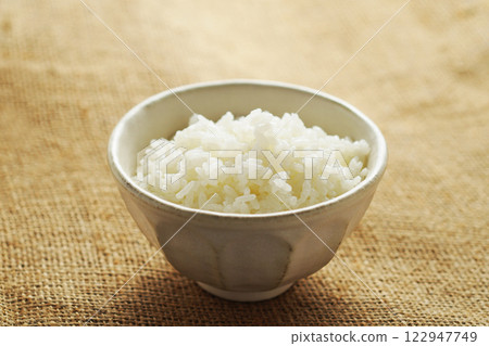 剛煮好的白飯 122947749