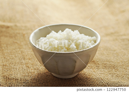 剛煮好的白飯 122947750