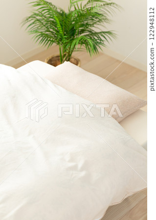 臥室蒲團、床、床墊和枕頭 122948112