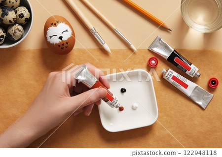 DIY and children's art. Step-by-step instructions: how to make cute owl Easter egg. Step 2: Squeeze the paint onto the palette. 122948118