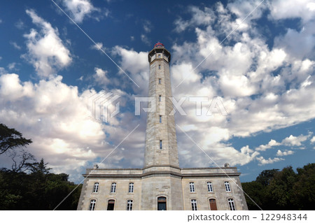 Phare des baleines, whale lighthouse,  ile de Re island, france 122948344