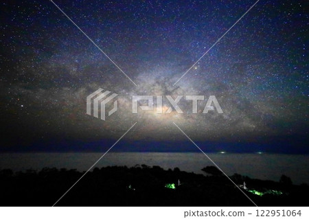 Spectacular tropical scenery: The Milky Way Galaxy / Okinawa Prefecture 122951064