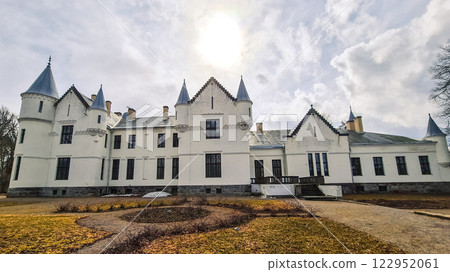 Alatskivi castle view in Estonia 122952061